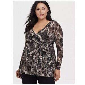 Torrid Snakeskin Babydoll‎ Stretch Knit Mesh Surplice Pullover Top Size 3X